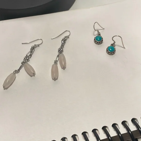2 pairs of fun earrings - Picture 1 of 3